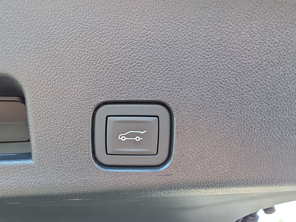 Certified 2026 GMC Acadia Denali w/ Super Cruise Package AWD/4WD image 17