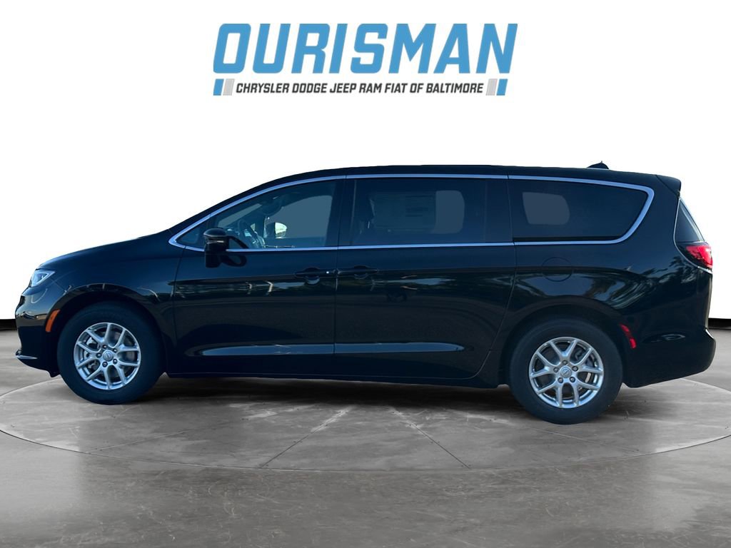 New 2026 Chrysler Pacifica Select image 3
