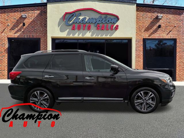 Used 2017 Nissan Pathfinder Platinum image 3