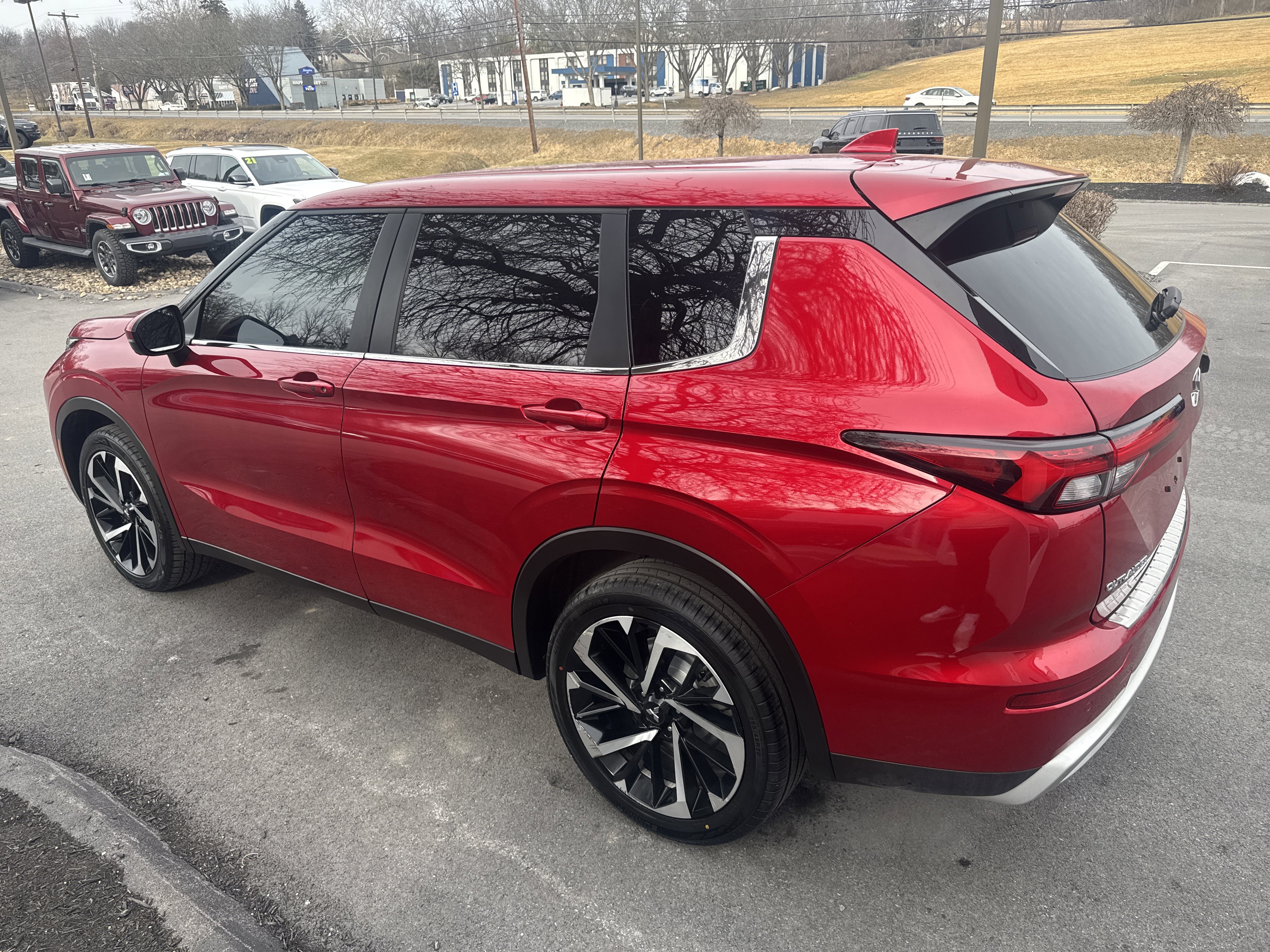 Used 2024 Mitsubishi Outlander SE image 6