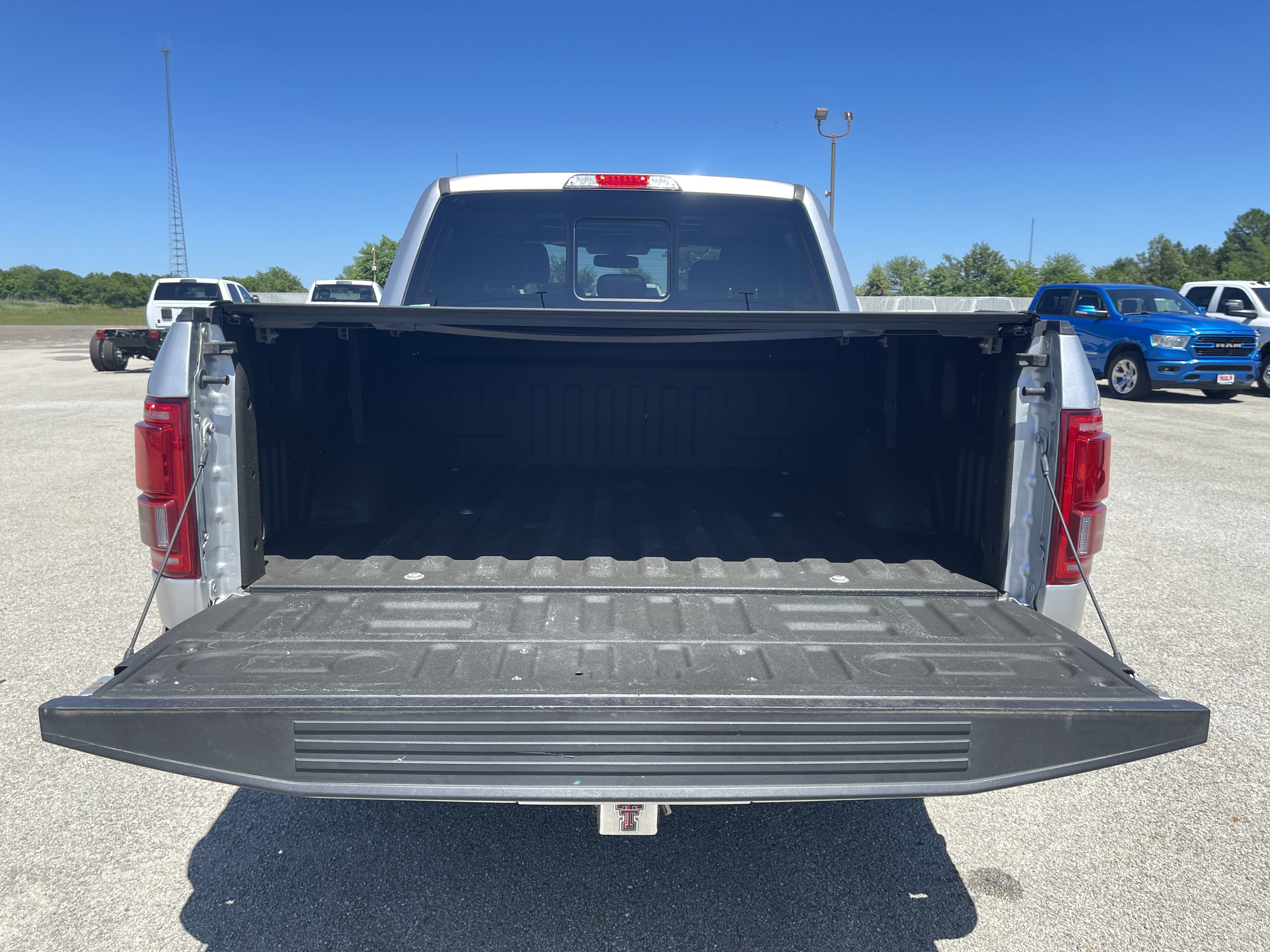 Used 2016 Ford F150 Lariat w/ Equipment Group 502A Luxury RWD image 13