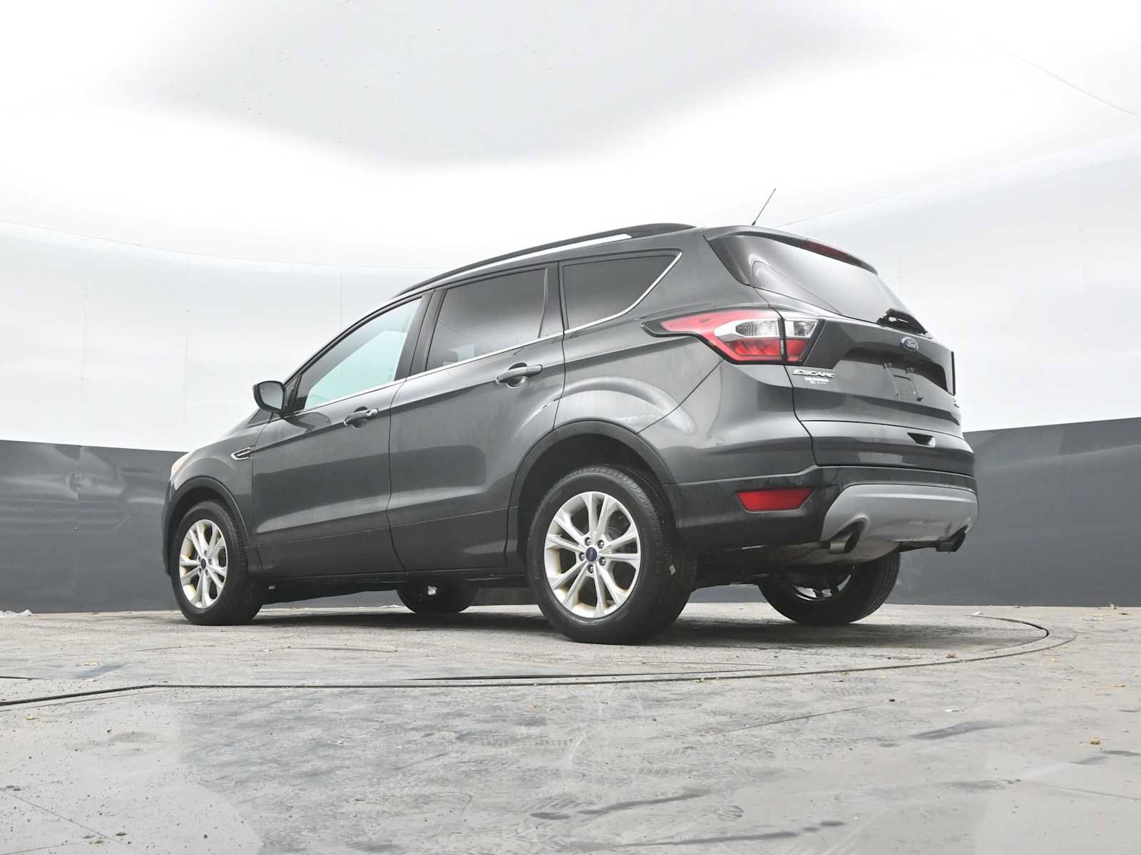 Used 2017 Ford Escape SE w/ Equipment Group 201A AWD/4WD image 23