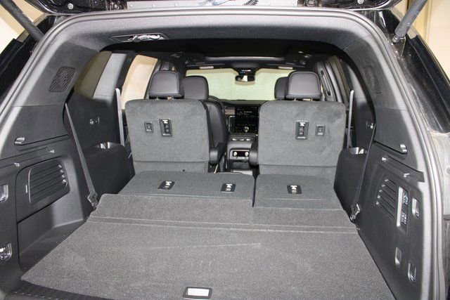 Used 2025 GMC Acadia Denali w/ LPO, Floor Liner Package image 40