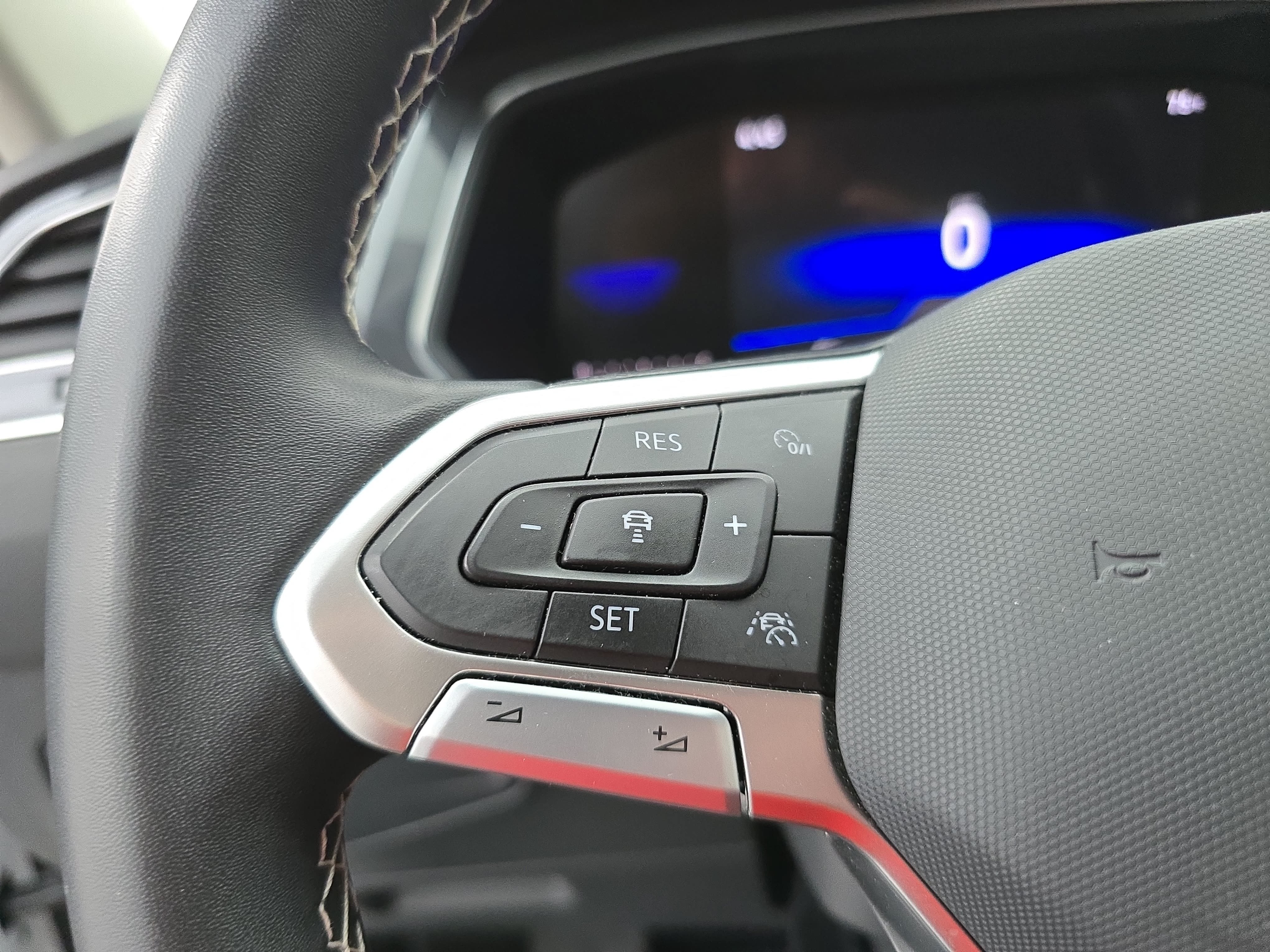 Used 2023 Volkswagen Tiguan SE FWD image 18