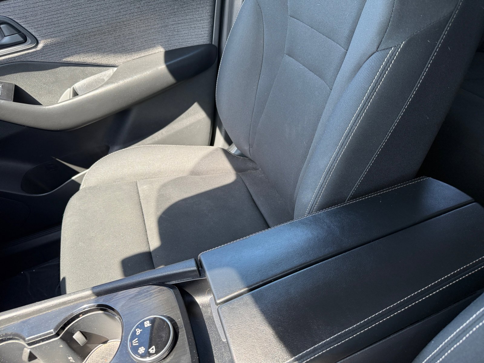 Used 2023 Nissan Rogue S image 14