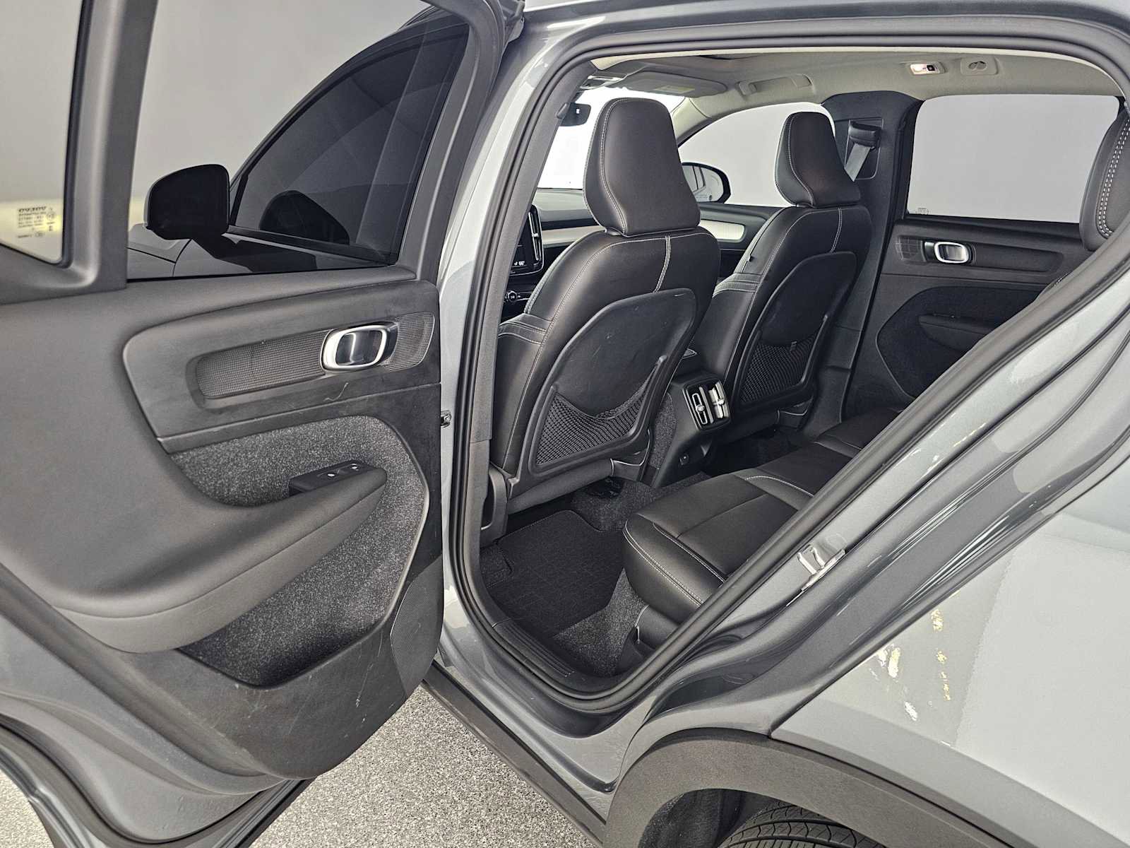 Used 2019 Volvo XC40 T5 Momentum image 15