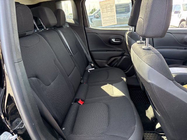 Used 2019 Jeep Renegade Altitude w/ Quick Order Package 2XM AWD/4WD image 16