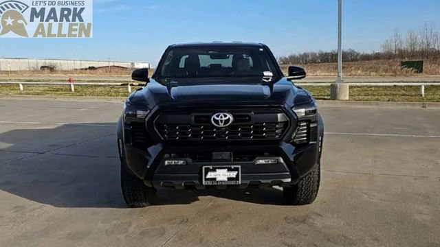 Used 2025 Toyota Tacoma TRD Off-Road AWD/4WD image 3