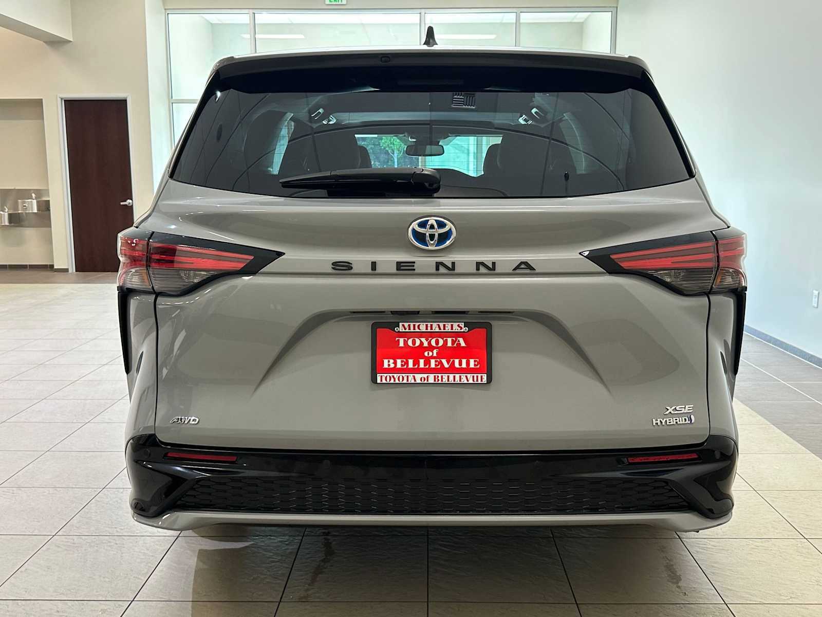 Used 2024 Toyota Sienna XSE AWD/4WD image 5