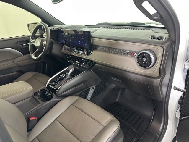Used 2025 Chevrolet Colorado ZR2 w/ Midnight Edition image 13