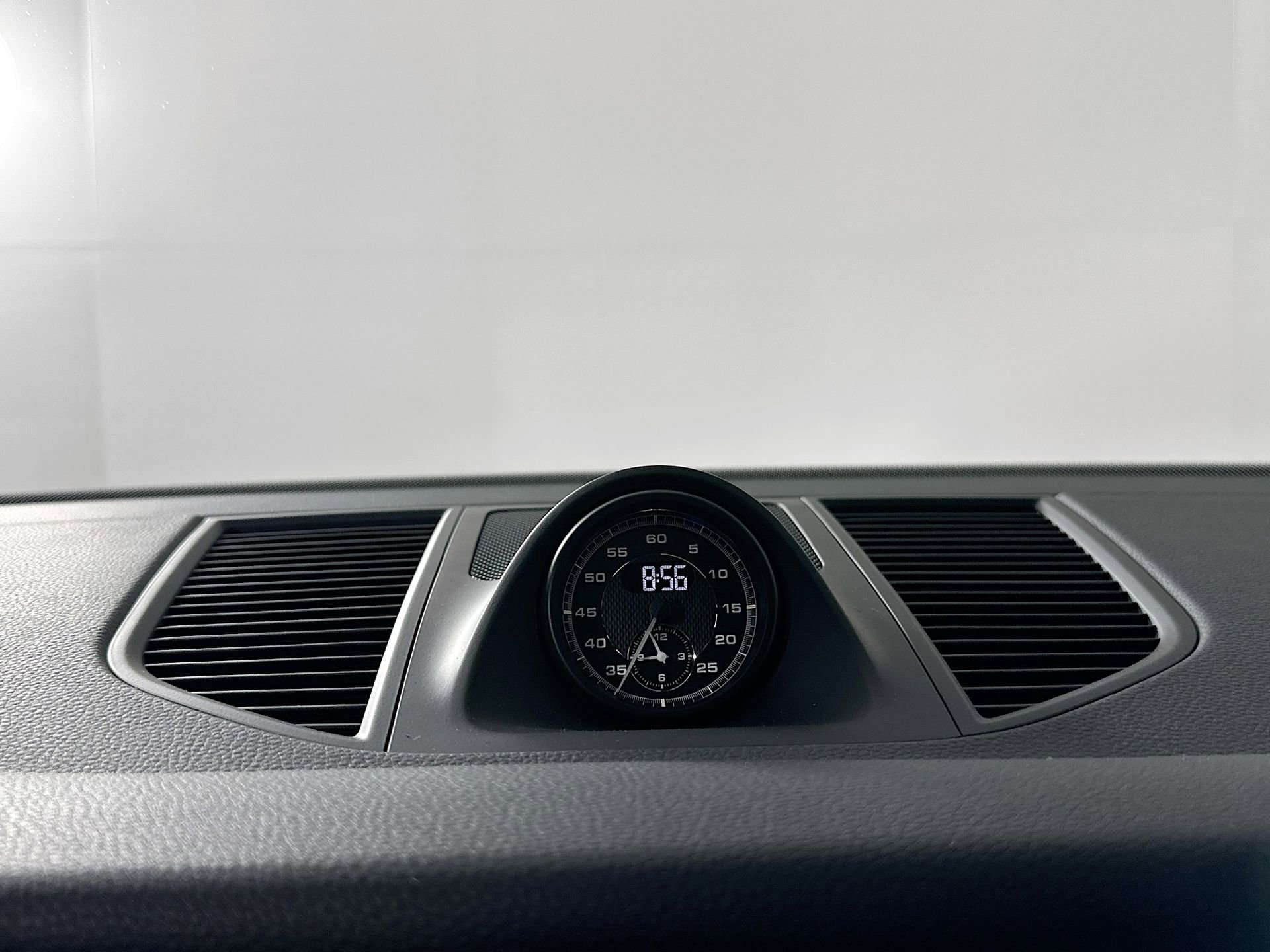 Certified 2025 Porsche Macan image 24