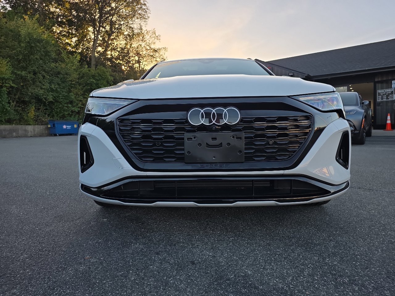 Used 2024 Audi Q8 e-tron Premium Plus w/ Premium Plus Package image 17