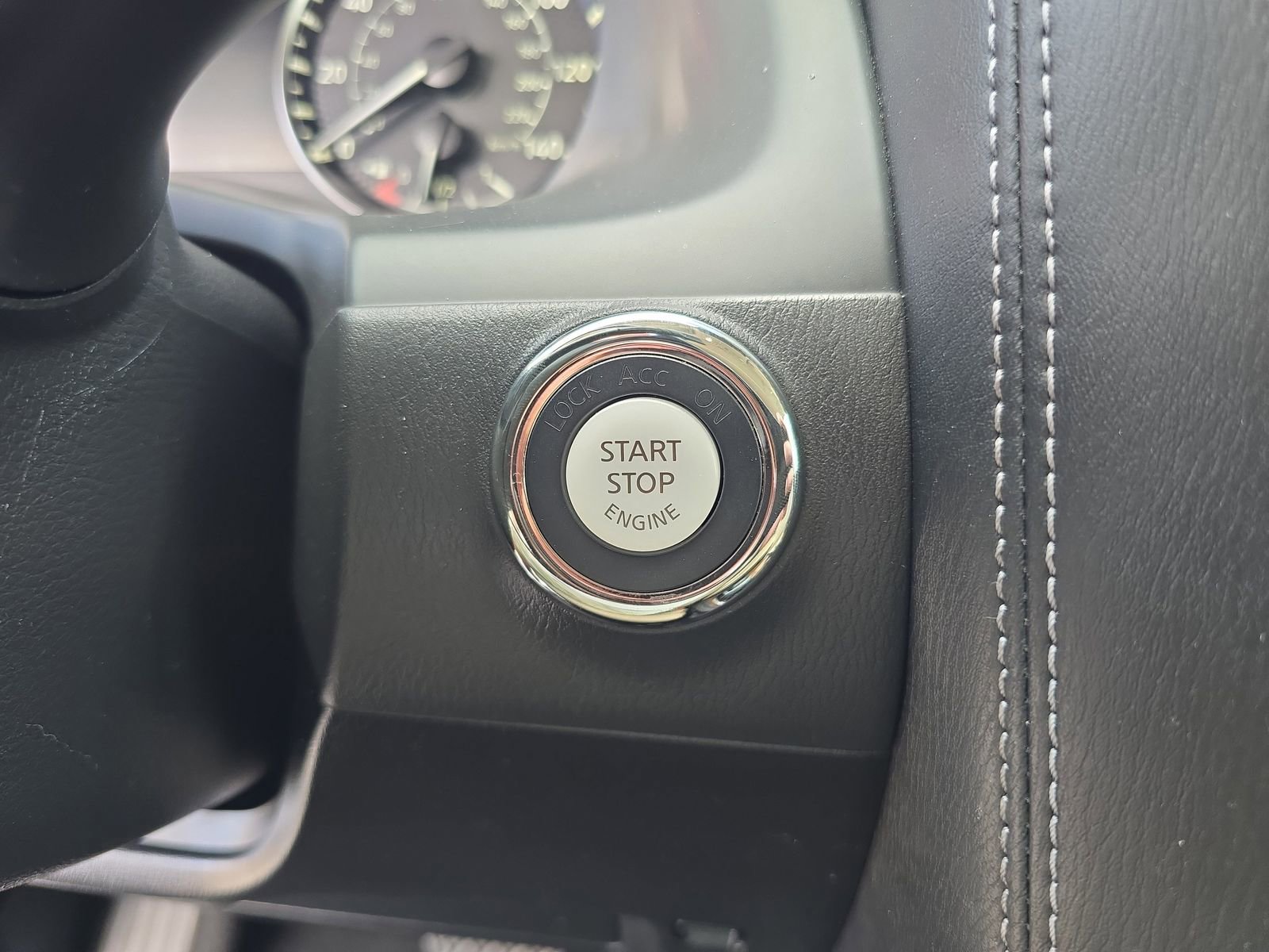 Used 2023 Nissan Armada SL w/ Captain's Chairs Package image 27