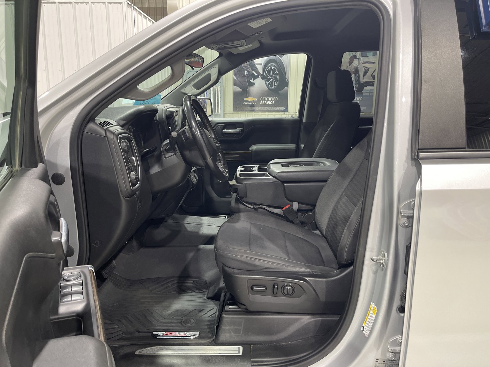 Used 2021 Chevrolet Silverado 1500 RST image 2