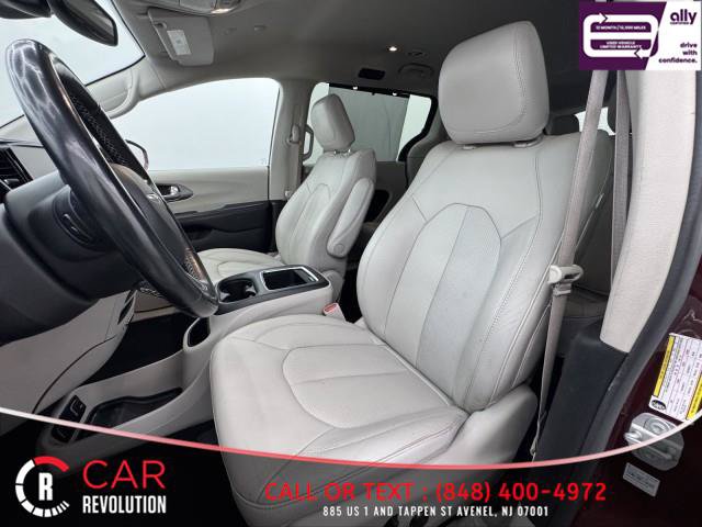 Used 2021 Chrysler Pacifica Touring-L FWD image 19