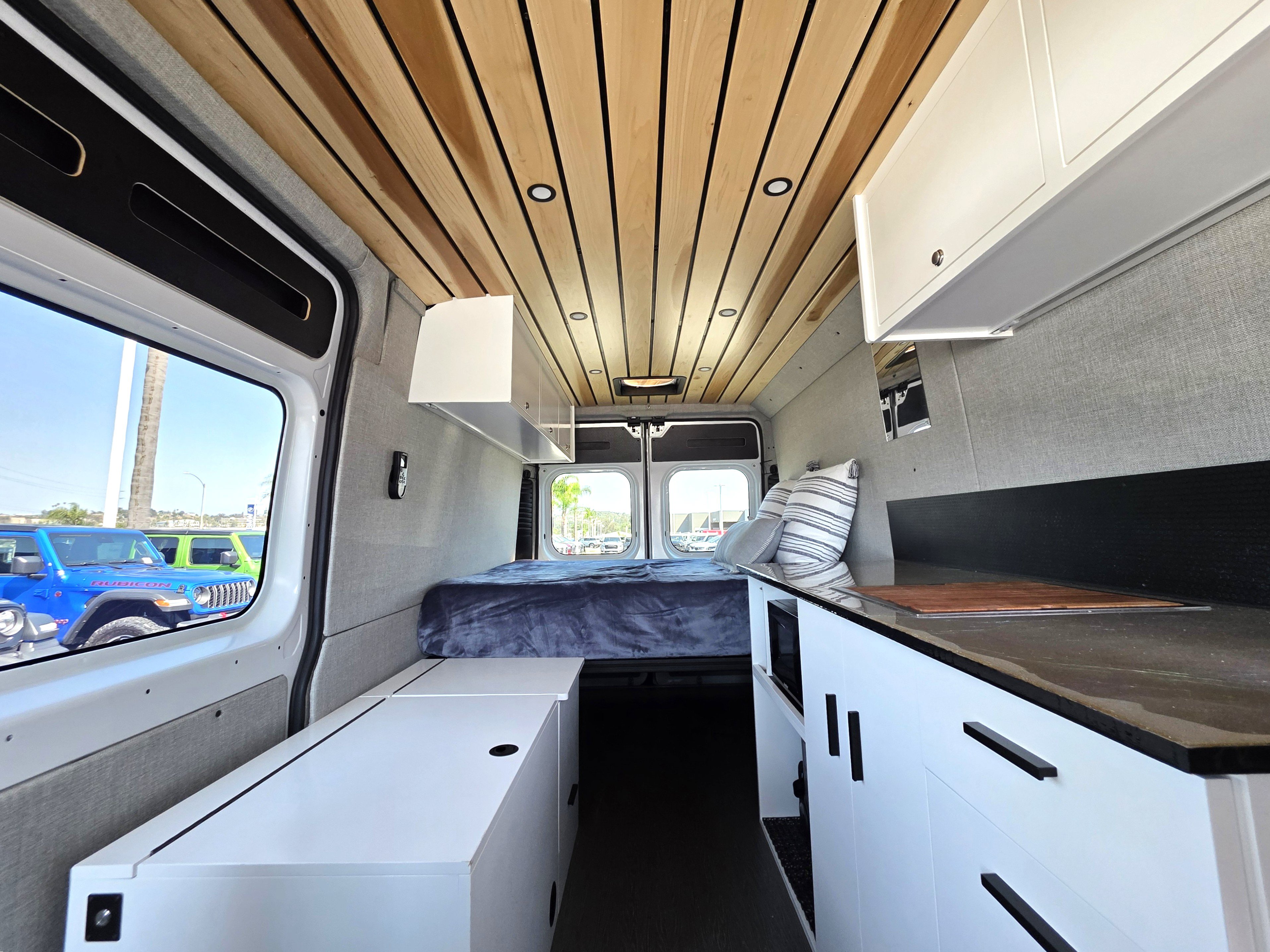 New 2023 RAM ProMaster 2500 w/ Safety Group FWD image 9