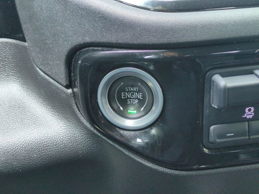 Used 2022 Chevrolet Silverado 1500 ZR2 w/ Technology Package image 28