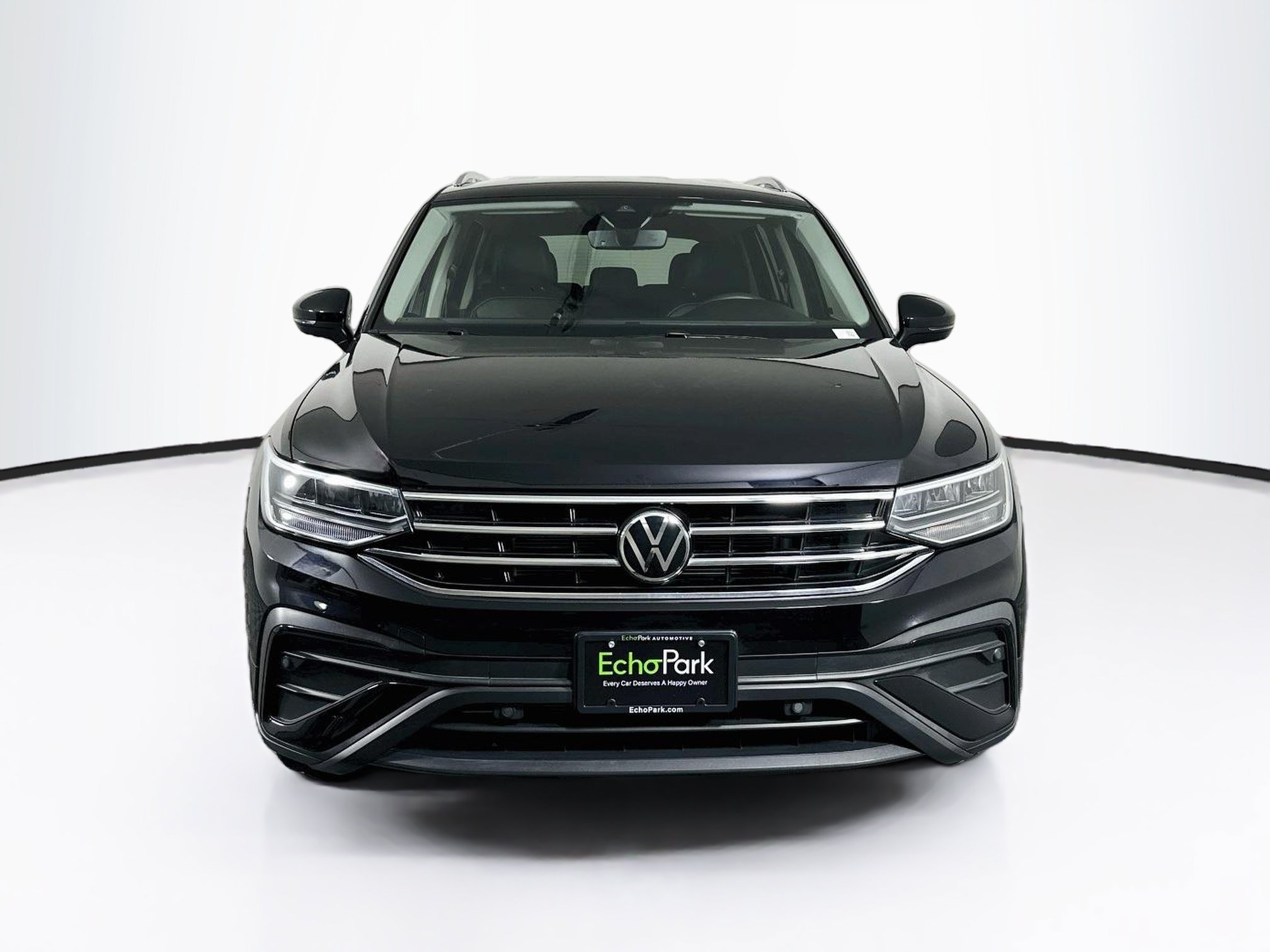 Used 2023 Volkswagen Tiguan SE FWD image 2