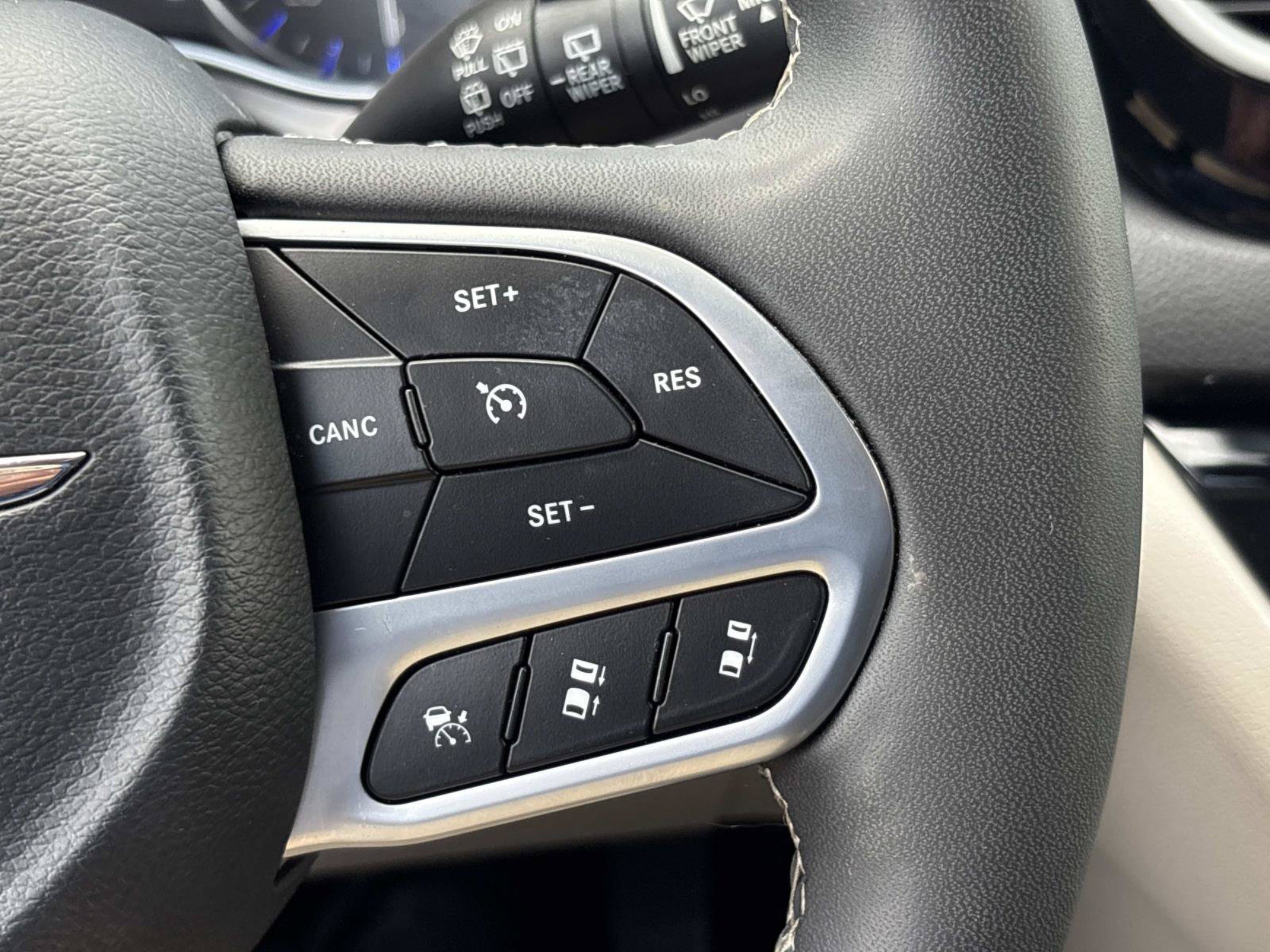 Used 2024 Chrysler Pacifica Touring-L FWD image 26