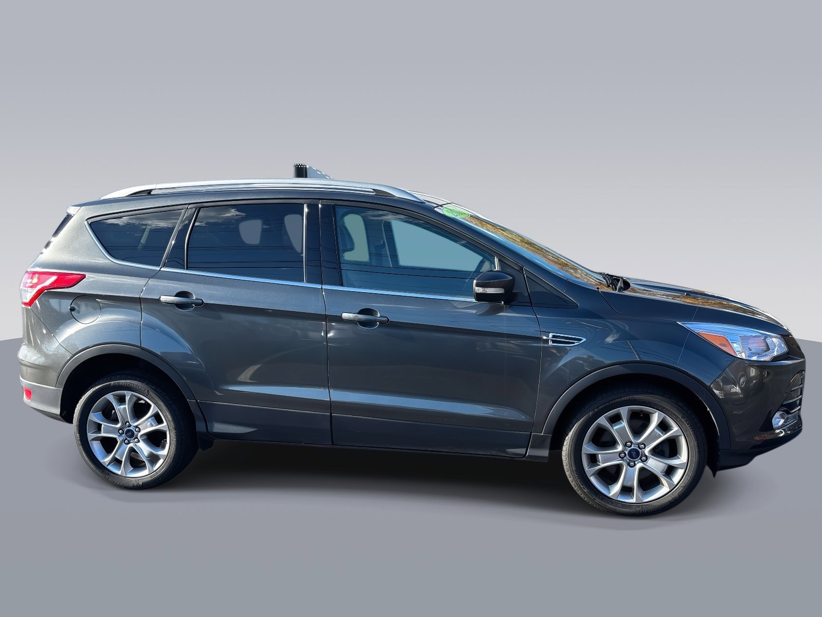 Used 2016 Ford Escape Titanium image 2
