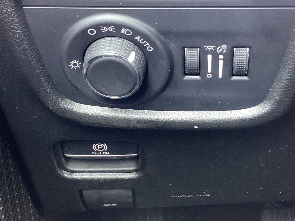 Used 2025 Jeep Grand Cherokee Altitude AWD/4WD image 29