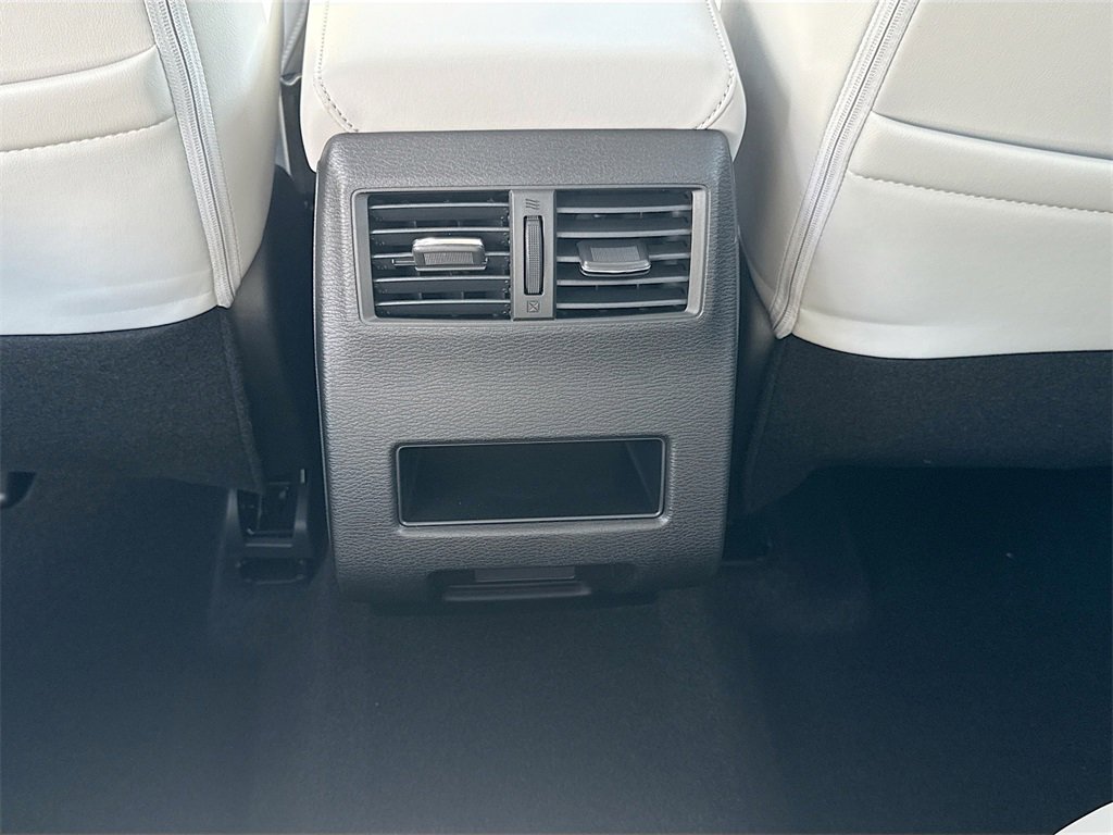 New 2025 Mitsubishi Outlander SE image 27