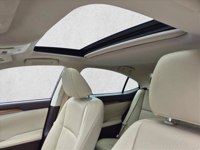 Used 2018 Lexus ES 300h w/ Navigation Package FWD image 15