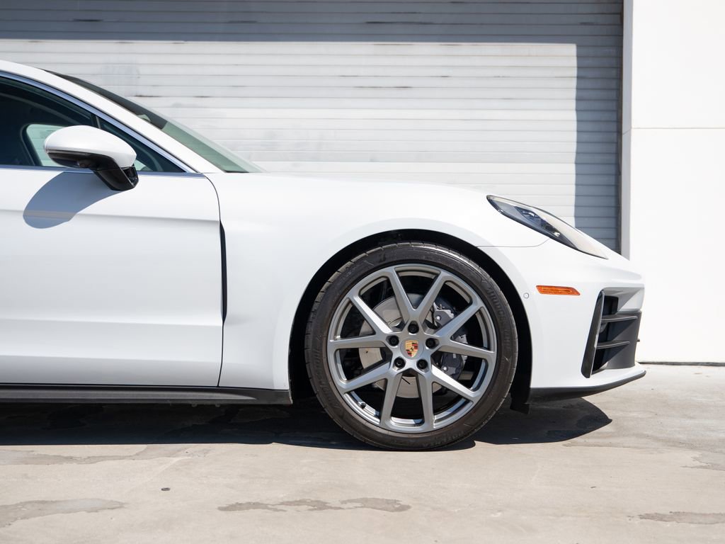 Certified 2025 Porsche Panamera 4 image 9