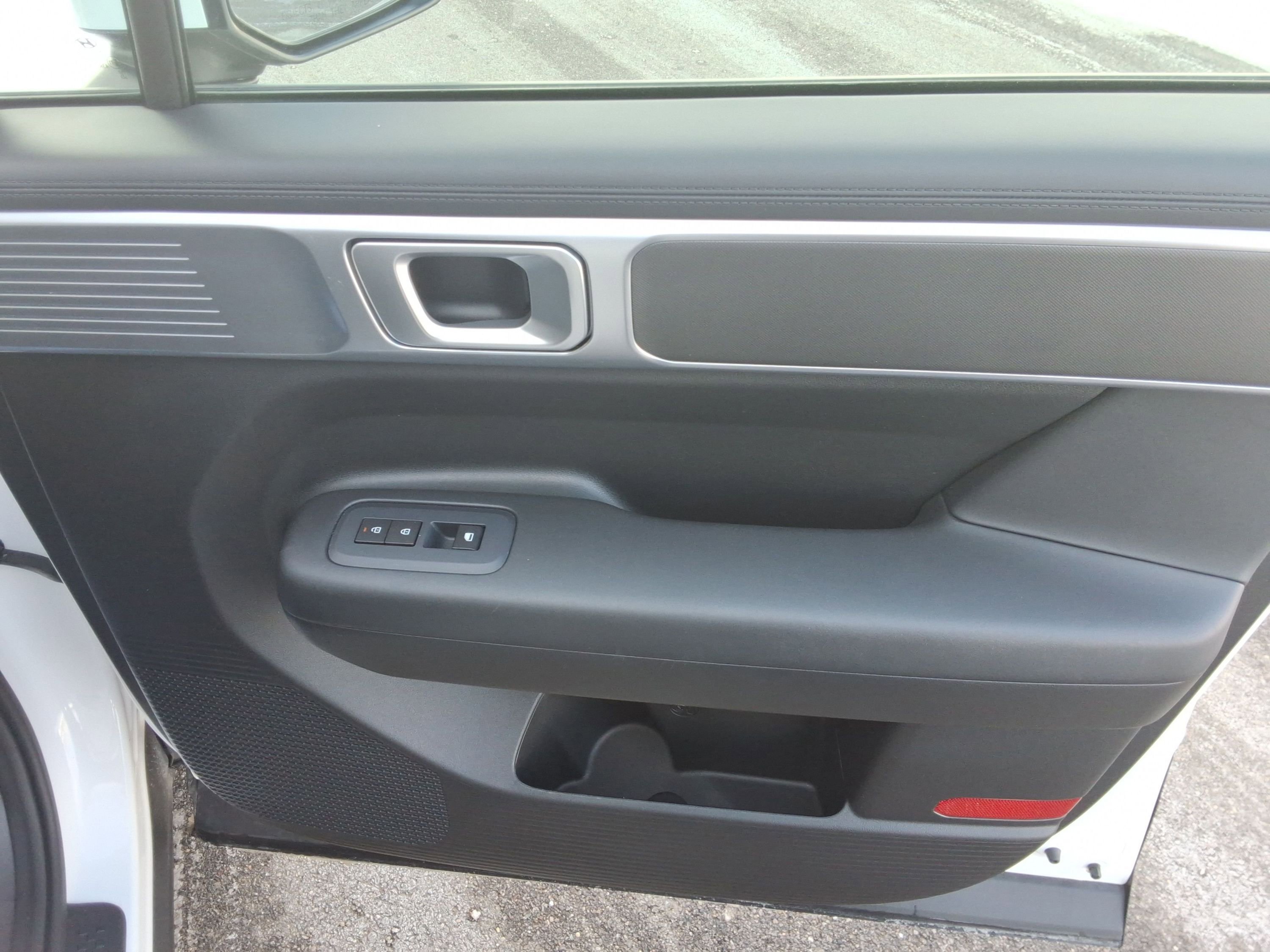 Used 2025 Hyundai Santa Fe SE image 25