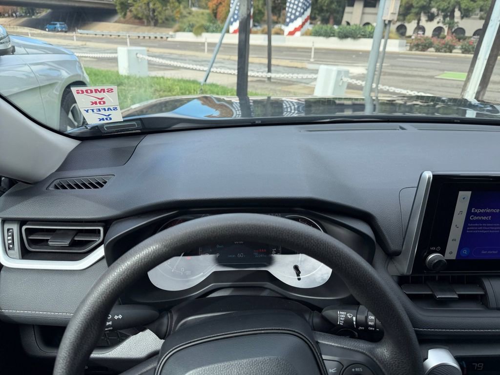 Used 2025 Toyota RAV4 XLE image 25