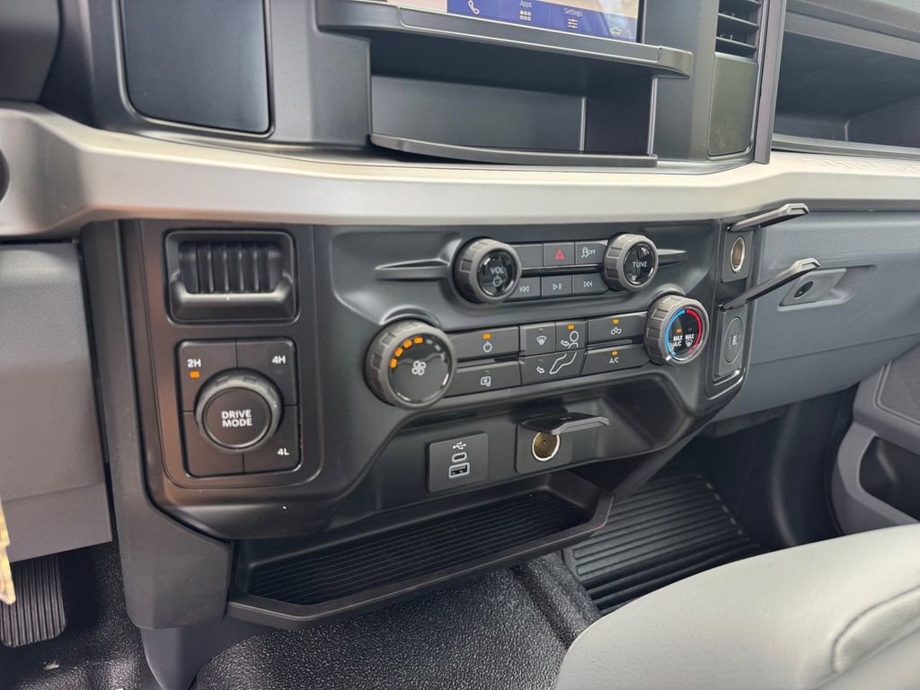 New 2026 Ford F550 4x4 Regular Cab Super Duty image 34