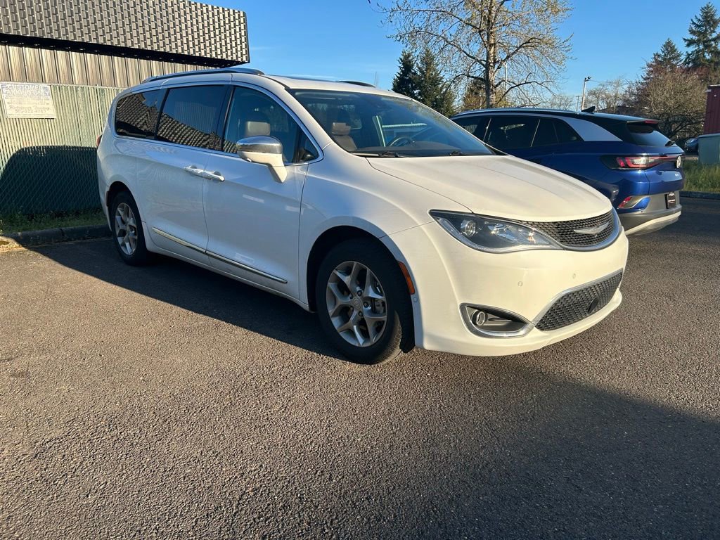 Used 2017 Chrysler Pacifica Limited w/ UConnect Theater Package image 3