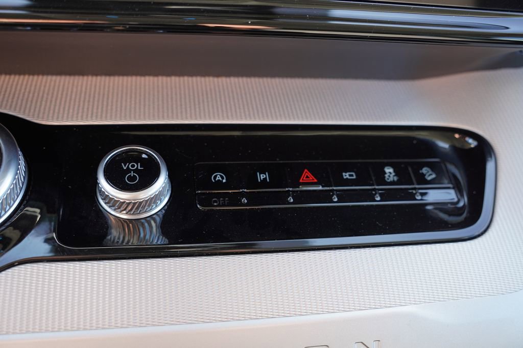 Certified 2025 Ford Expedition Active image 33