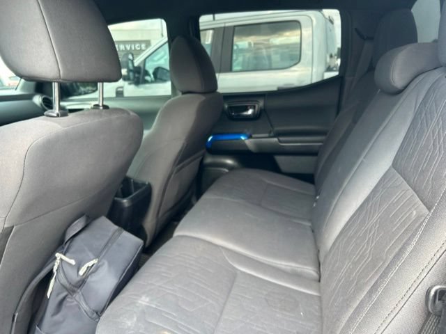 Used 2018 Toyota Tacoma TRD Sport AWD/4WD image 31