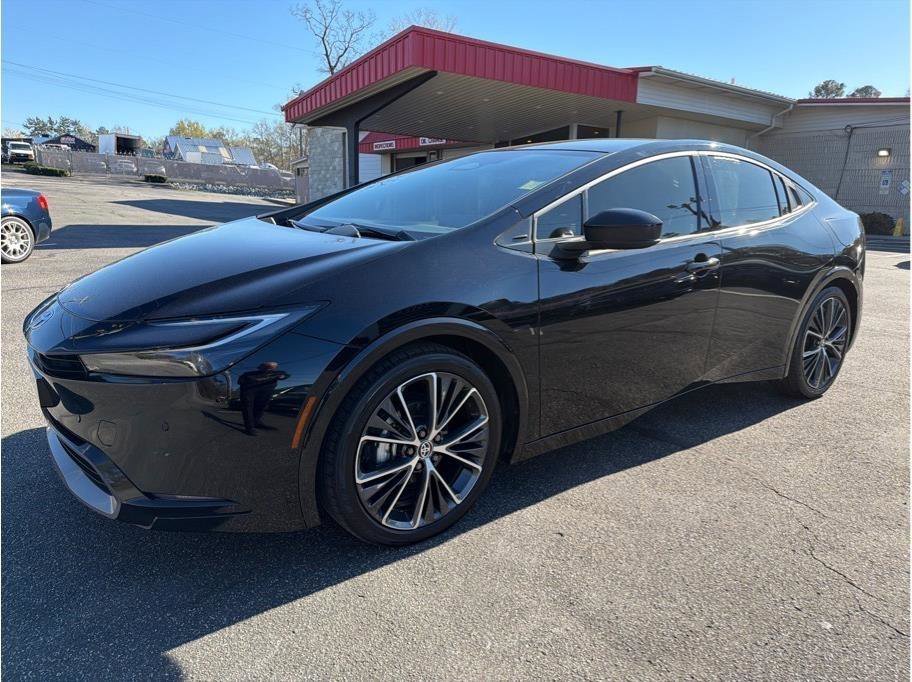 Used 2024 Toyota Prius XLE image 3