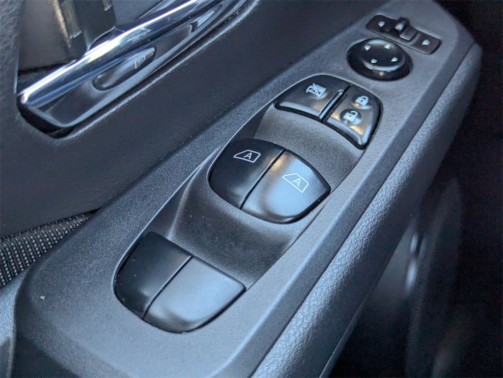 Used 2023 Nissan Kicks SV image 15