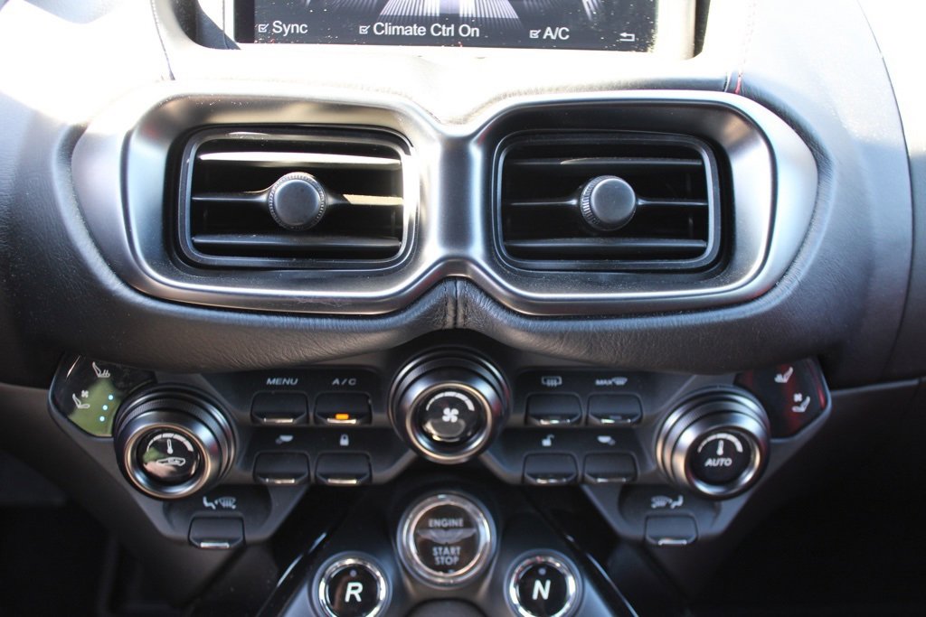 Used 2020 Aston Martin V8 Vantage Coupe image 31