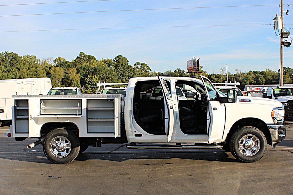Used 2024 RAM 2500 Tradesman w/ Chrome Appearance Group AWD/4WD image 10