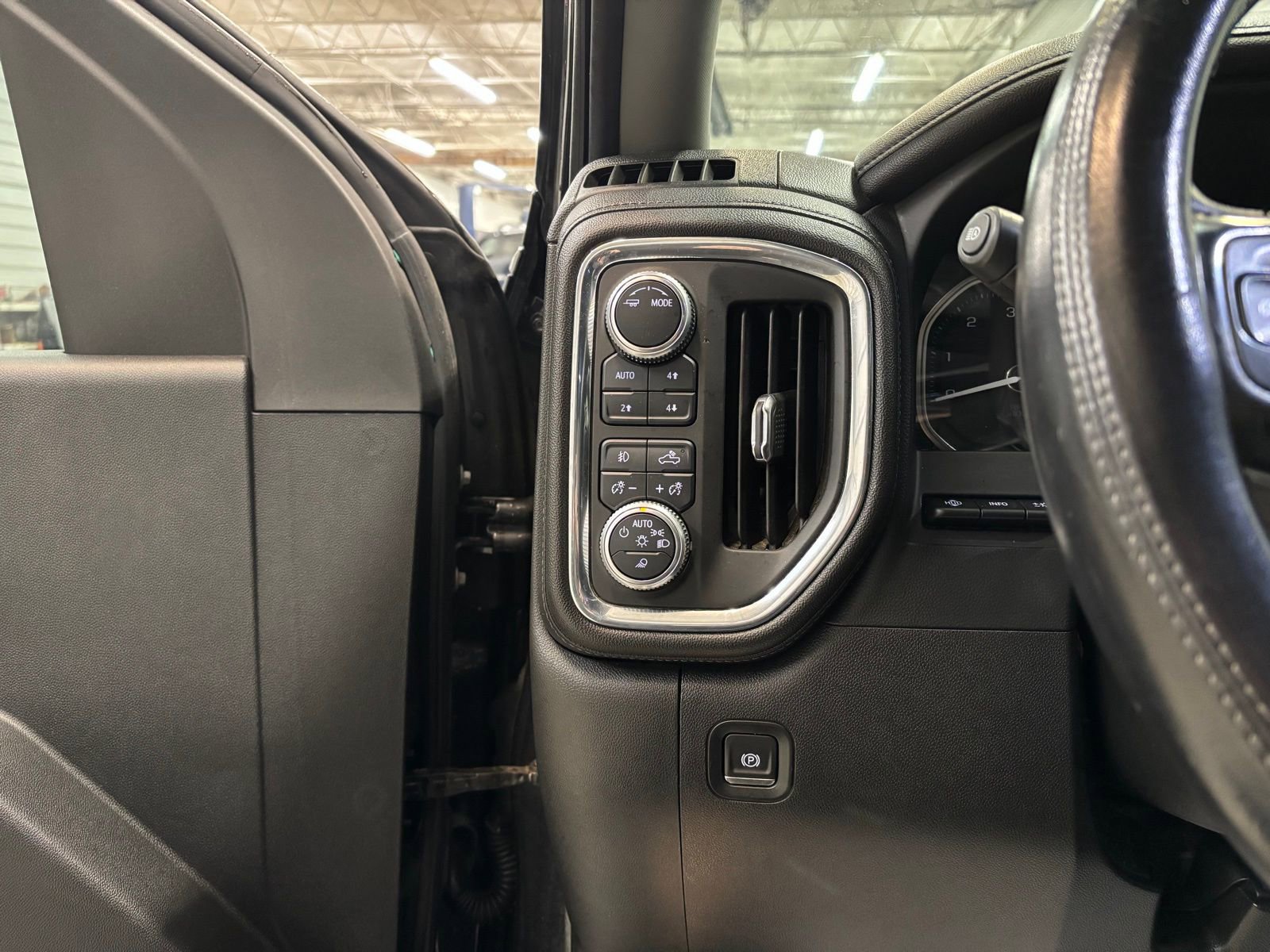 Used 2020 GMC Sierra 3500 Denali w/ Denali Ultimate Package image 16