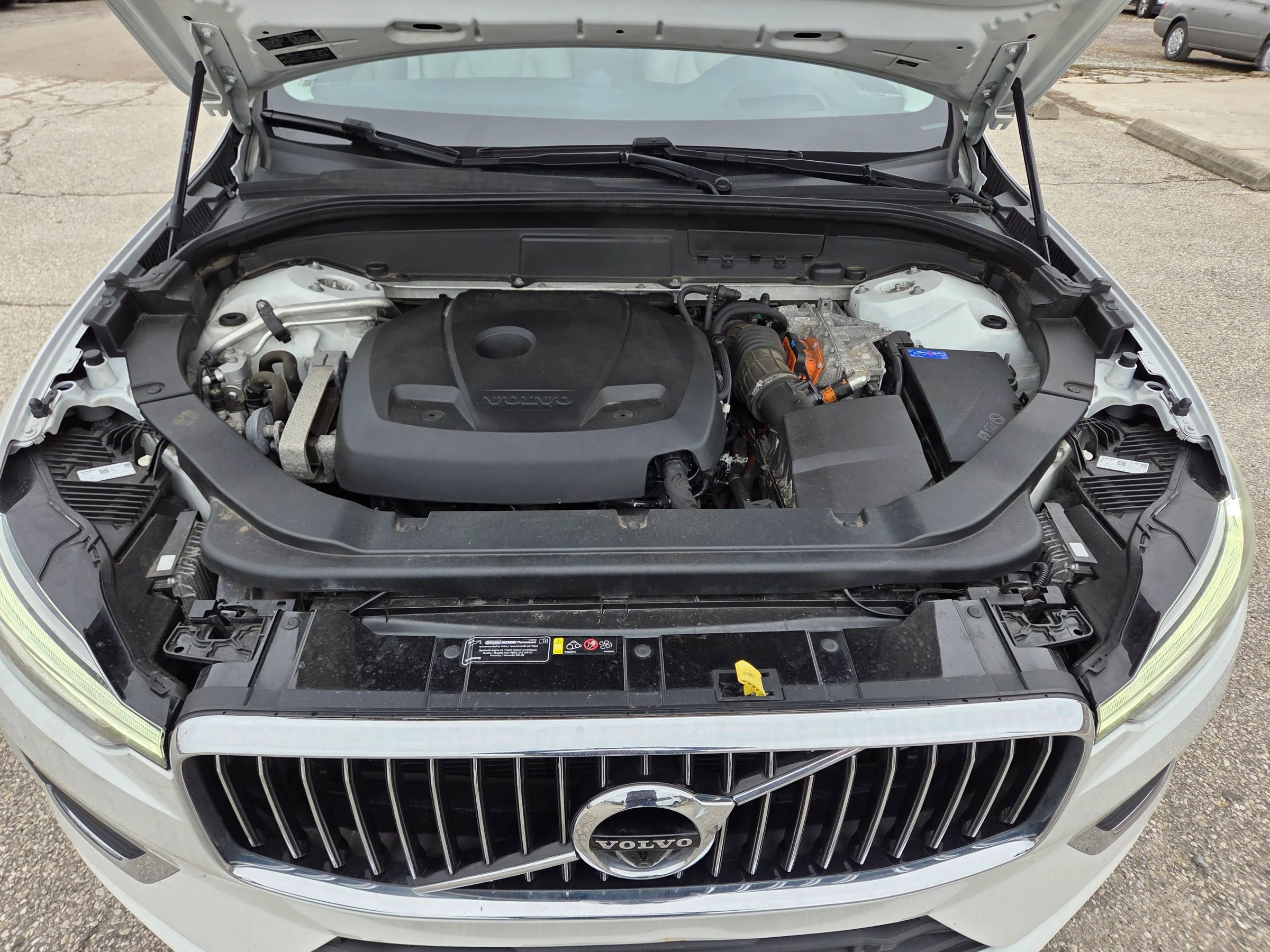 Used 2018 Volvo XC60 T8 Inscription w/ Advanced Package image 27