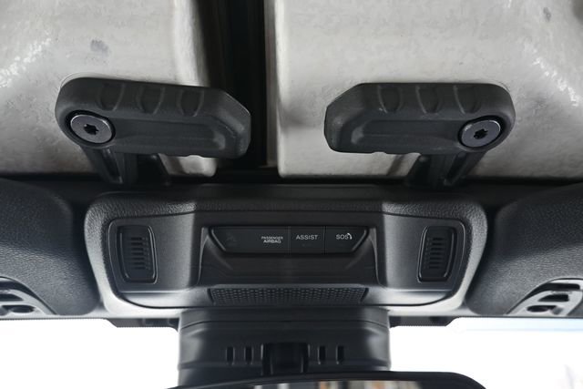 Used 2025 Jeep Wrangler Sahara image 35