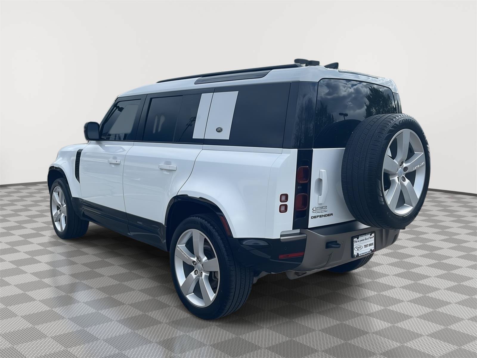 Used 2024 Land Rover Defender 110 X-Dynamic SE AWD/4WD image 8