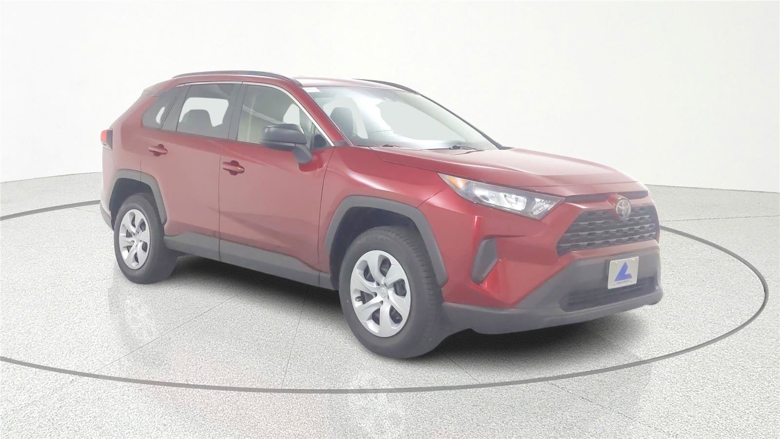 Used 2019 Toyota RAV4 LE image 1