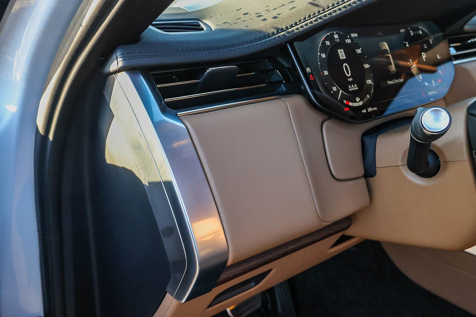 Certified 2025 Land Rover Range Rover SE image 34