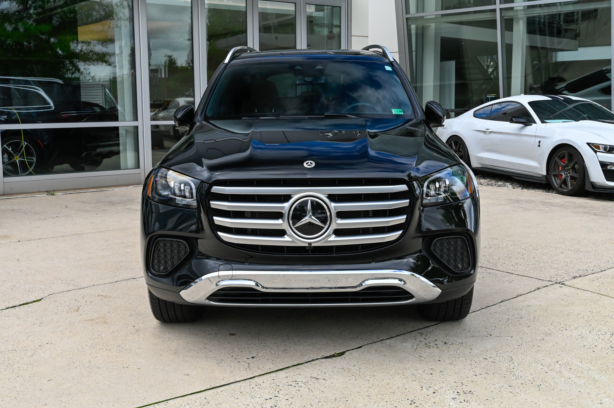 Used 2025 Mercedes-Benz GLS 450 4MATIC image 2
