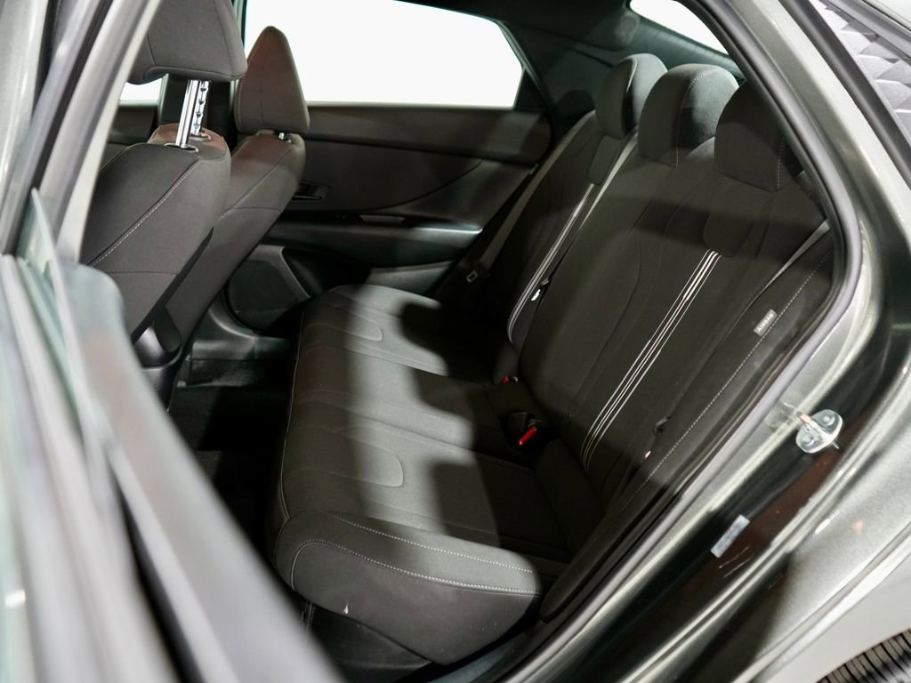 Used 2025 Hyundai Elantra SEL image 27