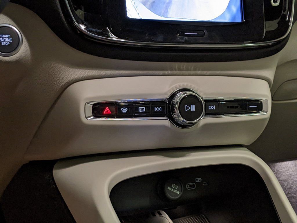 New 2026 Volvo XC40 B5 Ultra w/ Climate Package image 18