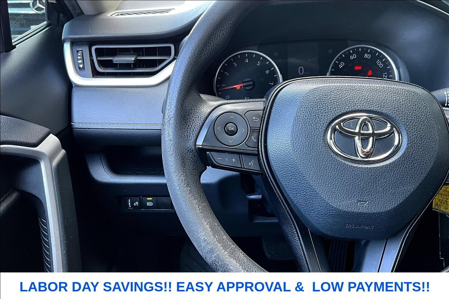 Used 2021 Toyota RAV4 LE FWD image 11