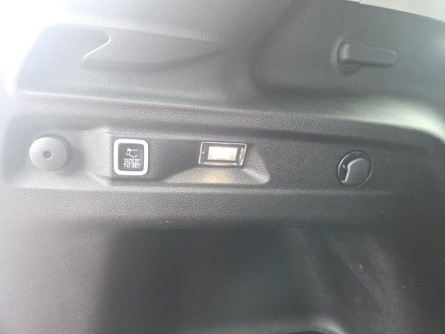 Used 2023 Jeep Grand Cherokee L Limited w/ Luxury Tech Group II image 13