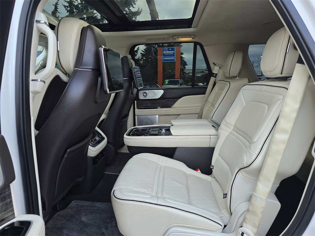 Used 2019 Lincoln Navigator Black Label w/ Cargo Package image 16